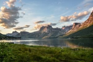 Fateh Jung mountain and lake at sunset 135157 1024x682.jpg